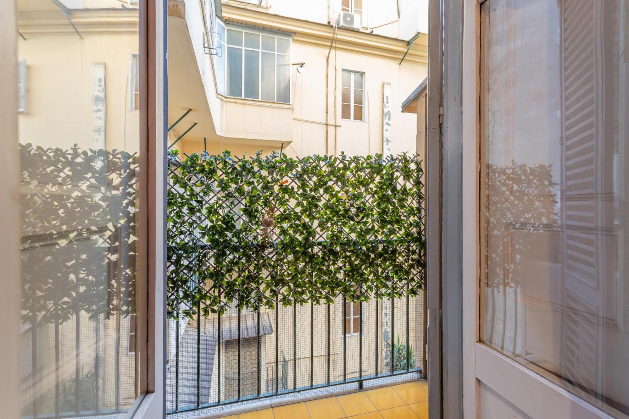 Spanish Steps Purple Retreat Rom